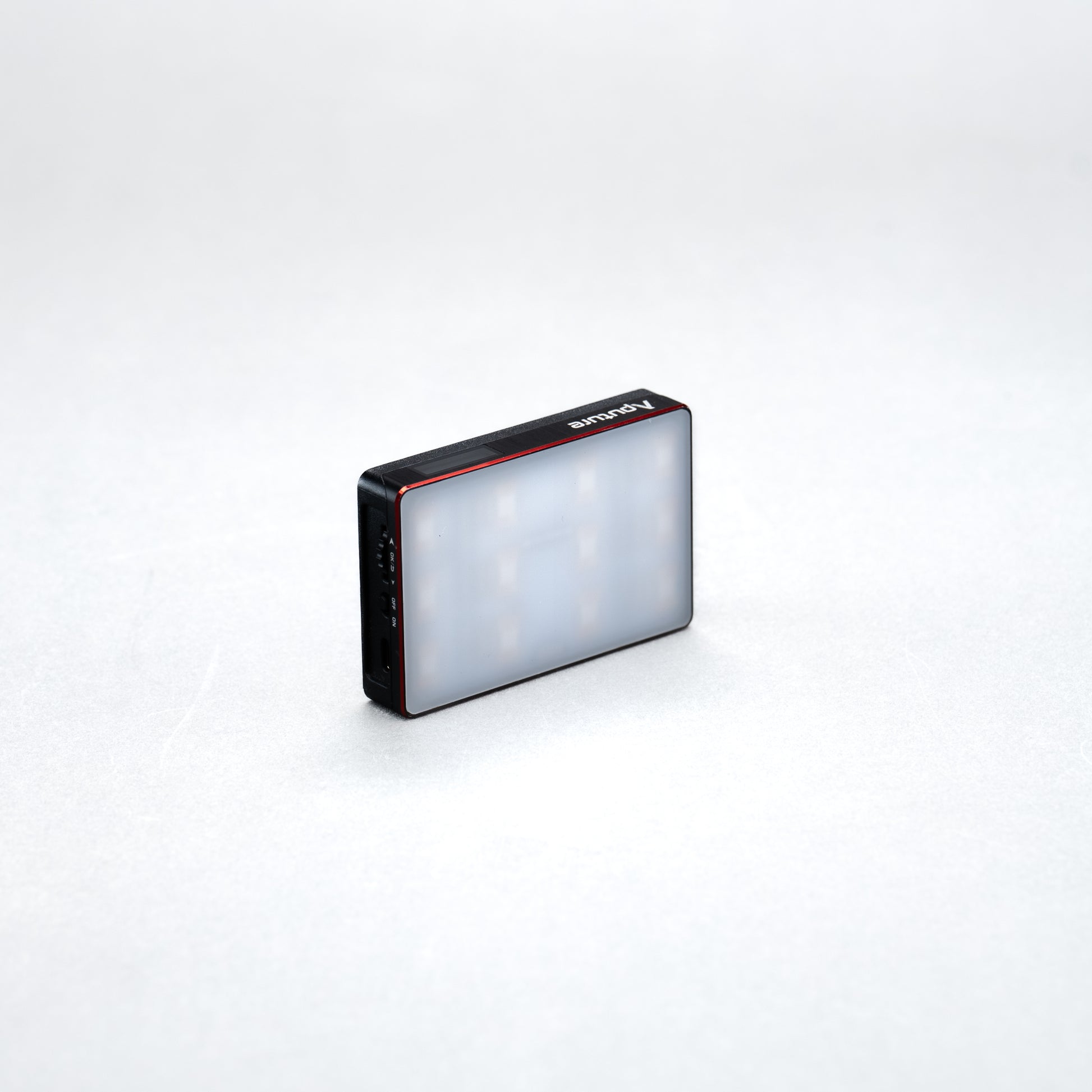 Aputure MC (第一代)全彩 RGBWW 迷你 LED 燈(Basic, Basic+, Advance, Pro會員租用)