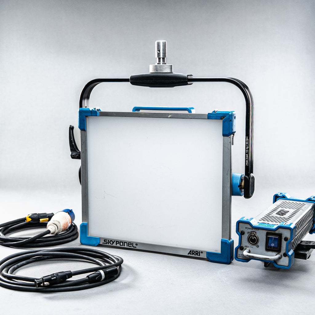 ARRI SkyPanel S30-C 專業全彩 LED 平板燈及專用變壓器套裝 (租用)