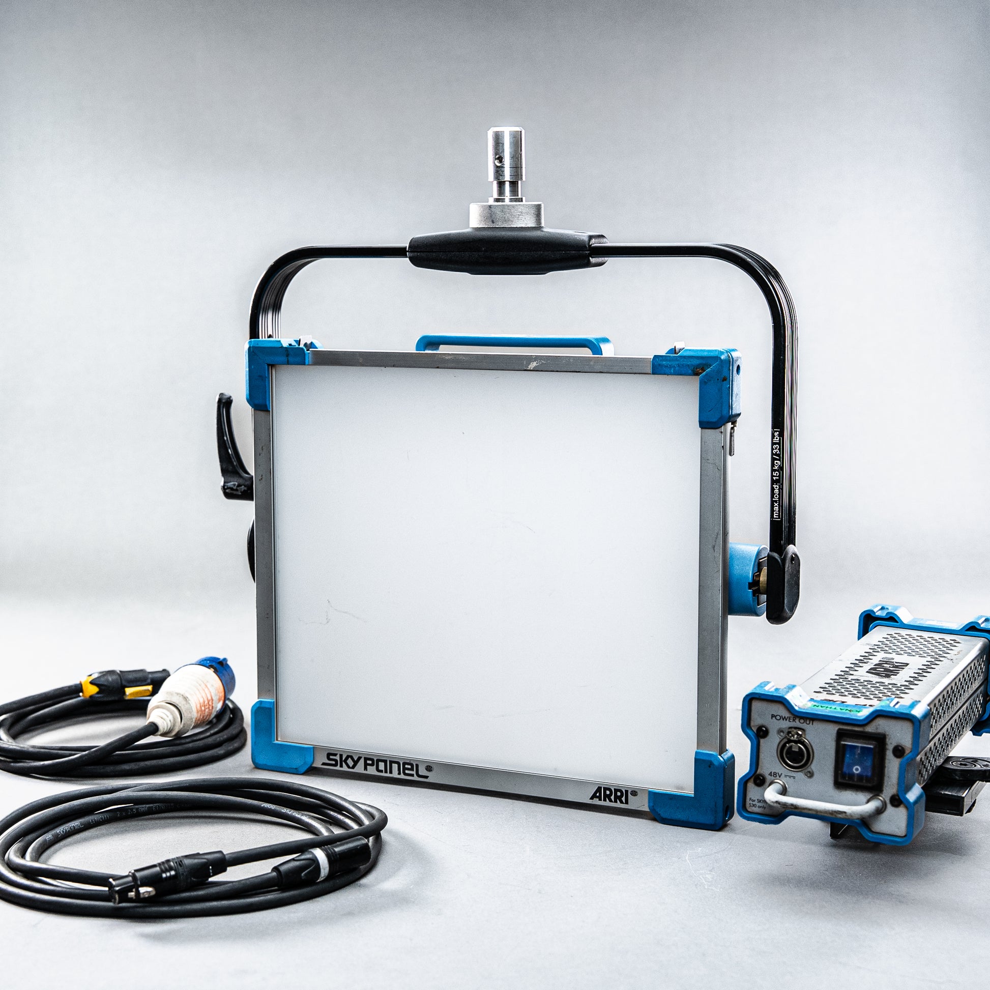 ARRI SkyPanel S30-C 專業全彩 LED 平板燈及專用變壓器套裝 (租用)