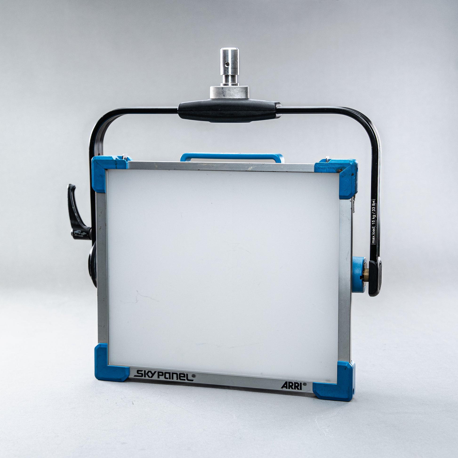 ARRI SkyPanel S30-C 專業全彩 LED 平板燈及專用變壓器套裝 (租用)
