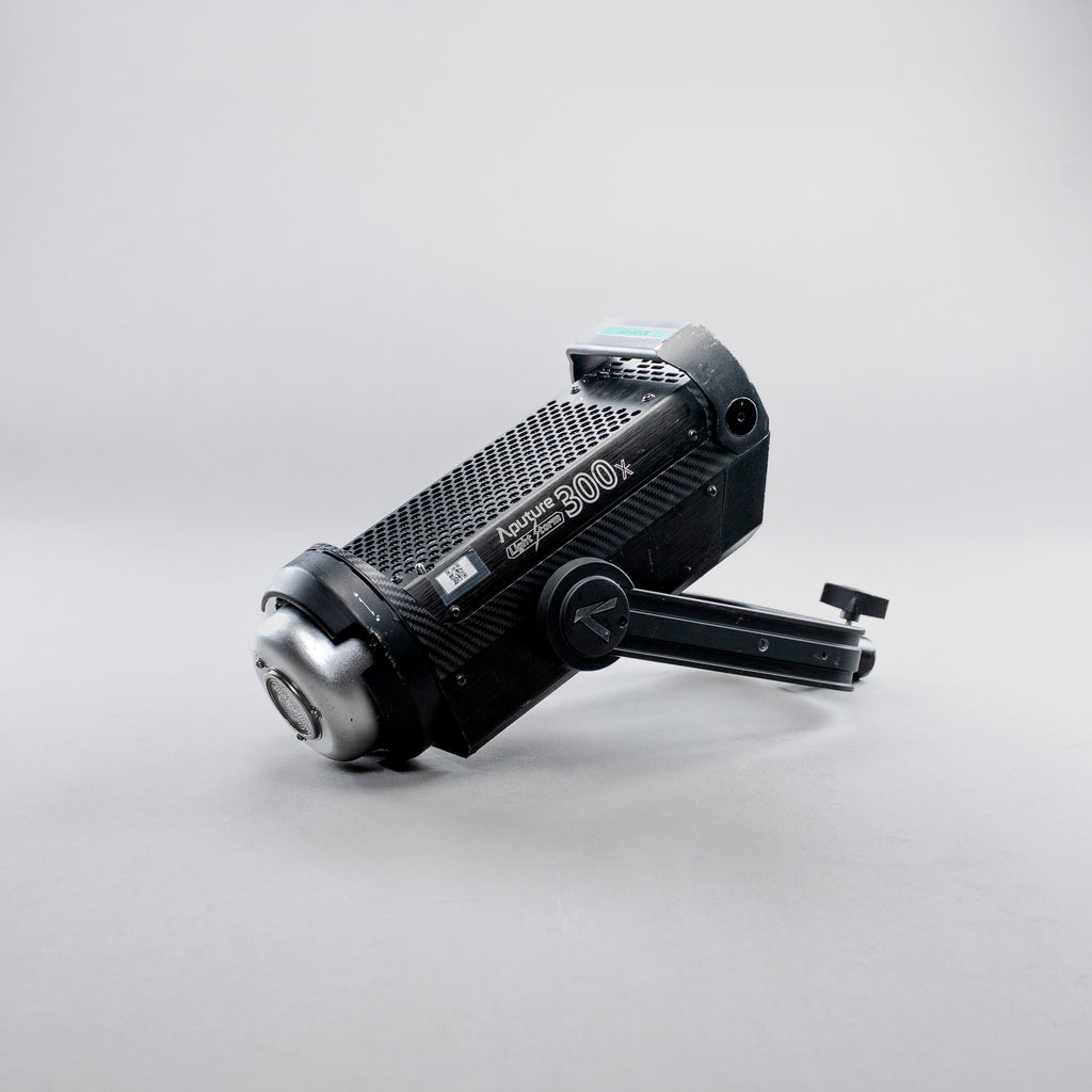 Aputure LS 300x 雙色溫 LED 聚光燈及專用變壓器套裝 (Advance, Pro會員租用)