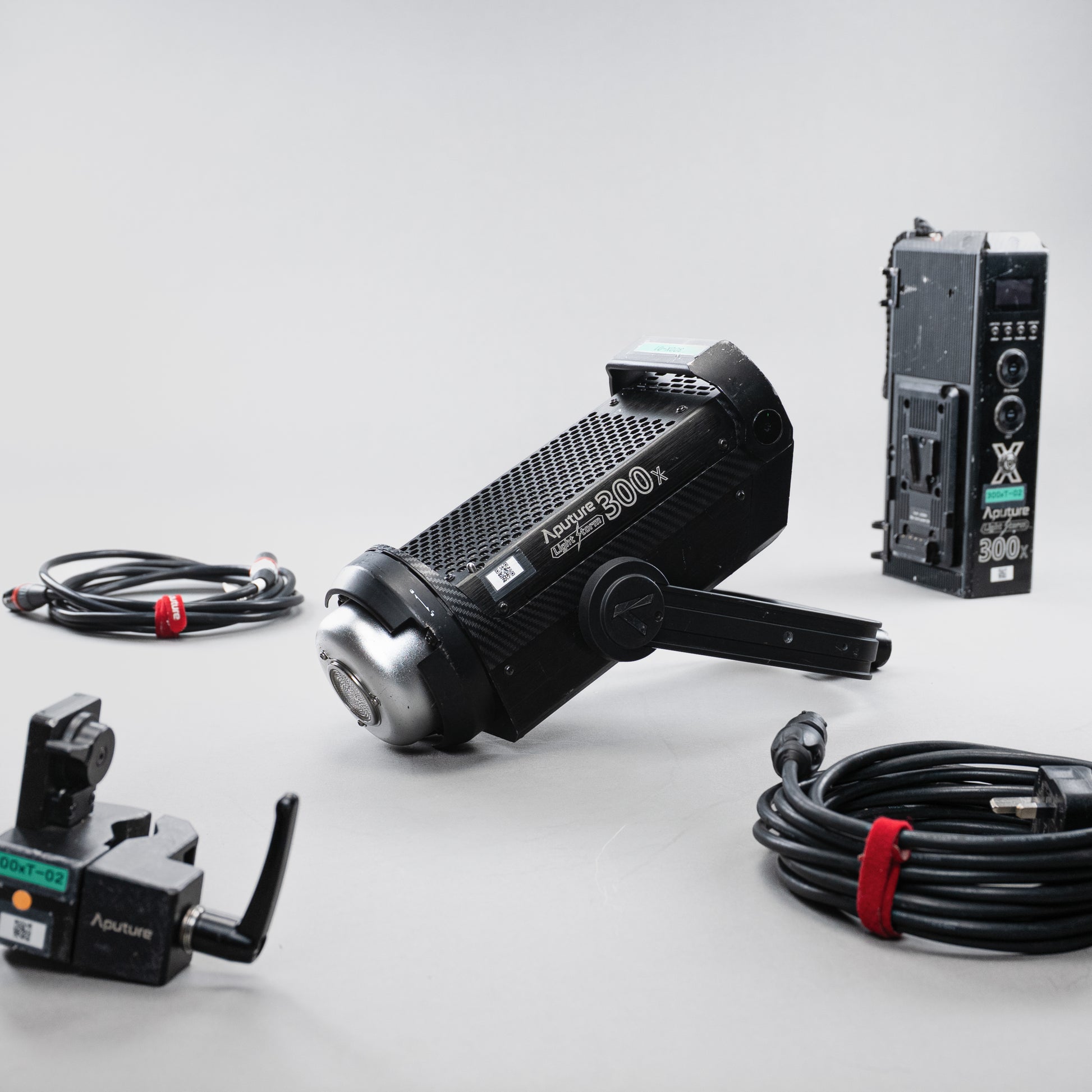 Aputure LS 300x 雙色溫 LED 聚光燈及專用變壓器套裝 (Advance, Pro會員租用)