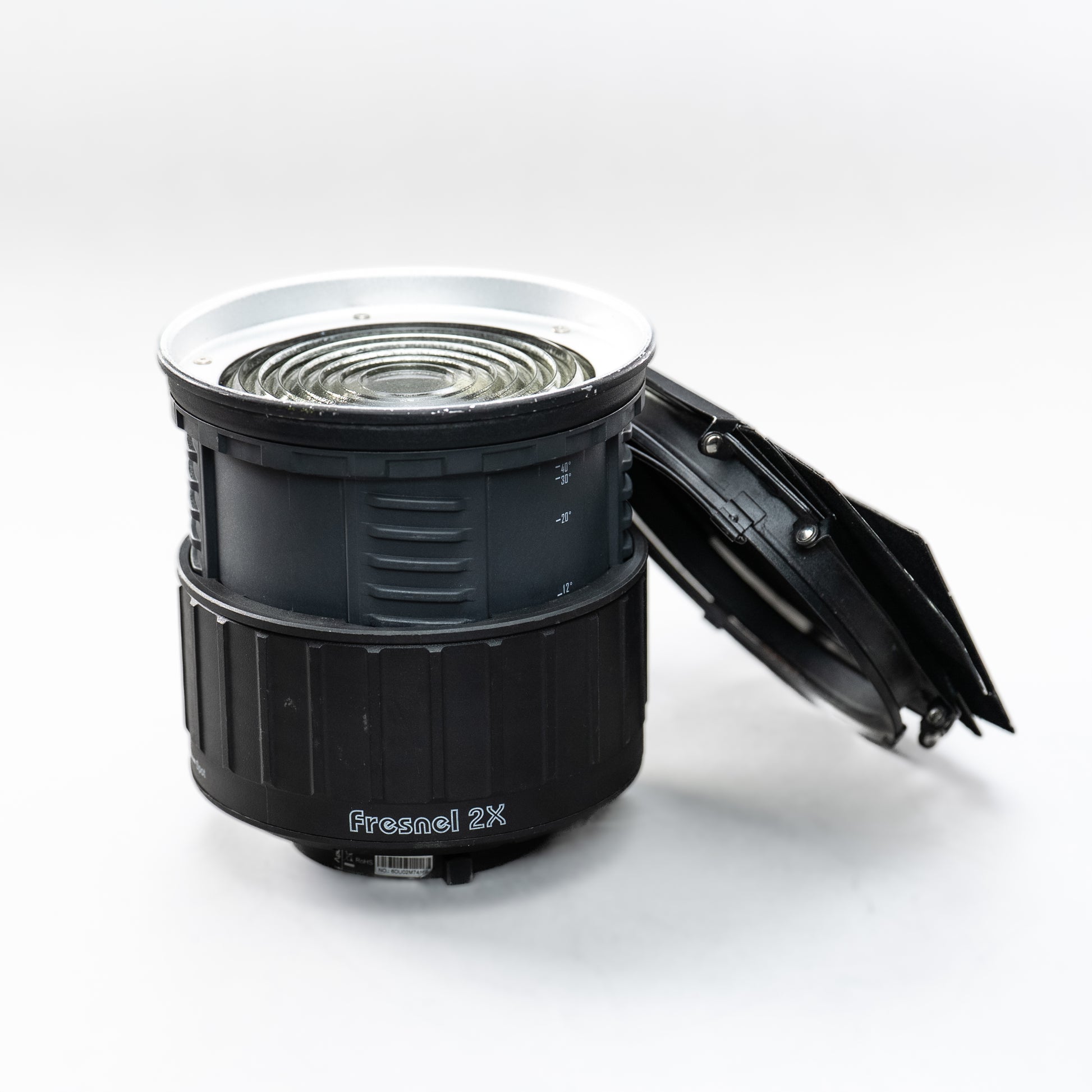 Aputure Fresnel 2X 聚光鏡頭（Bowens 卡口）(租用)