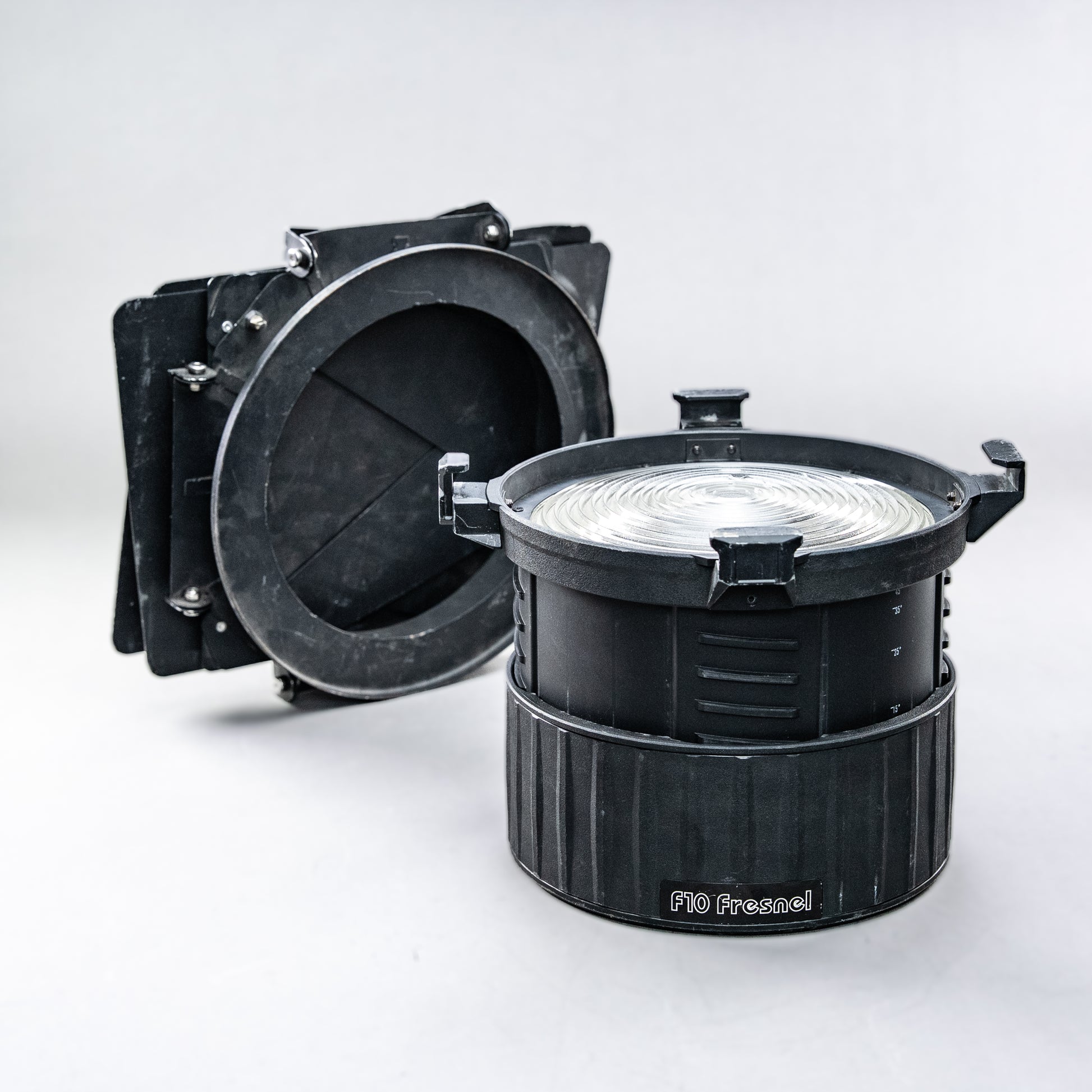 Aputure Fresnel 10x 聚光鏡頭及專用遮扉 Barn Door（Advance, Pro會員租用）
