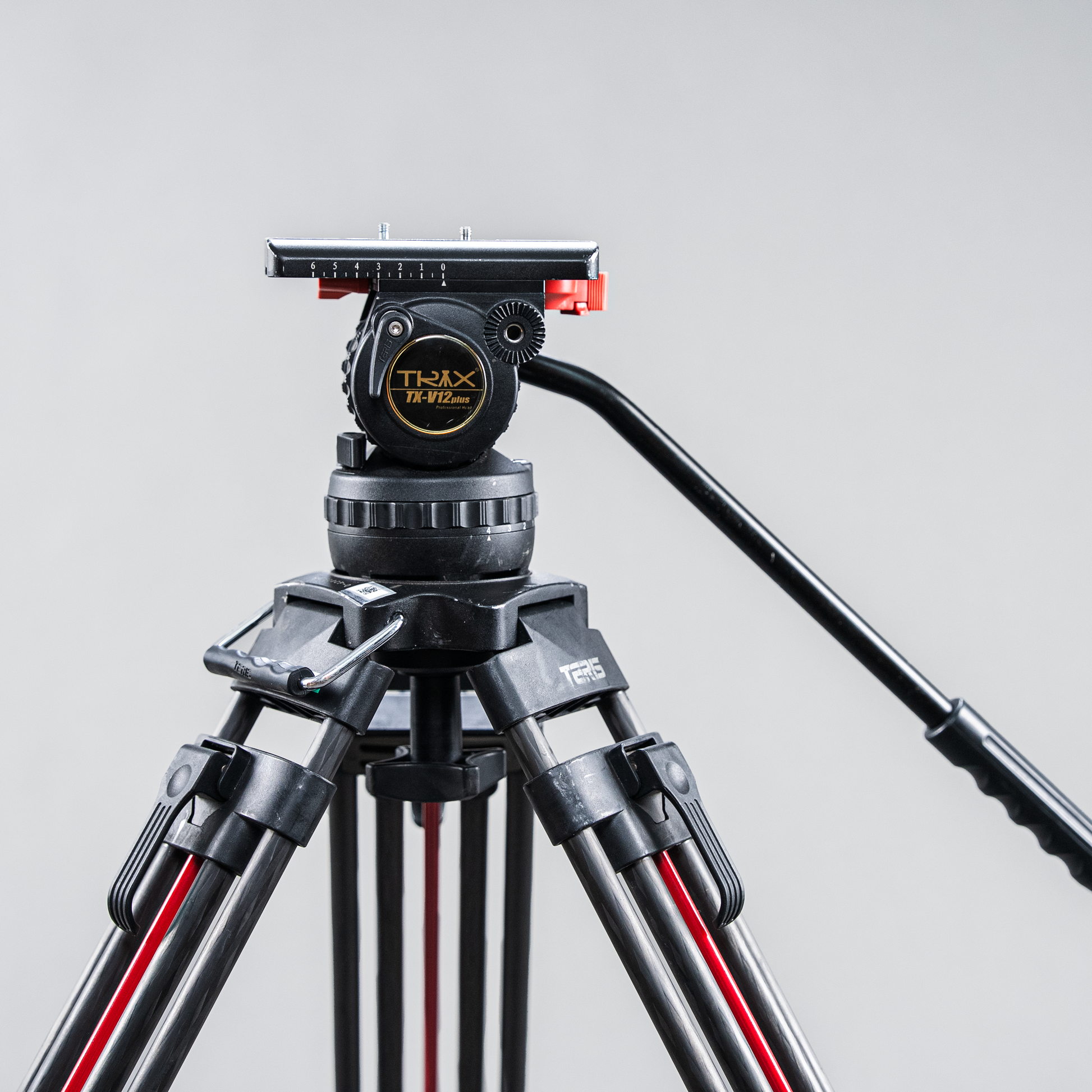 圖瑞斯 Teris Trix  12V 油壓雲台及100mm Quick Release 碳纖維三腳架 (Advance, Pro會員租用)