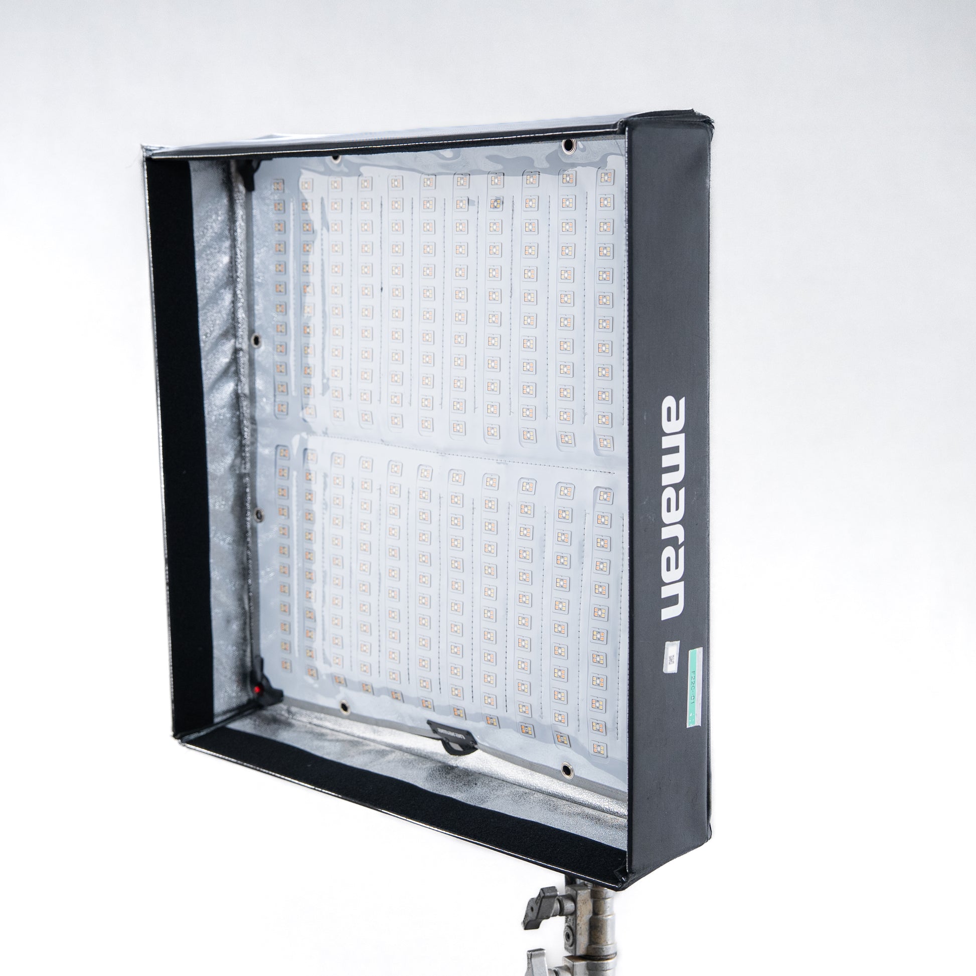 Aputure Amaran F22c 全彩 RGBWW 柔性 LED 布燈（Advance, Pro 會員租用）