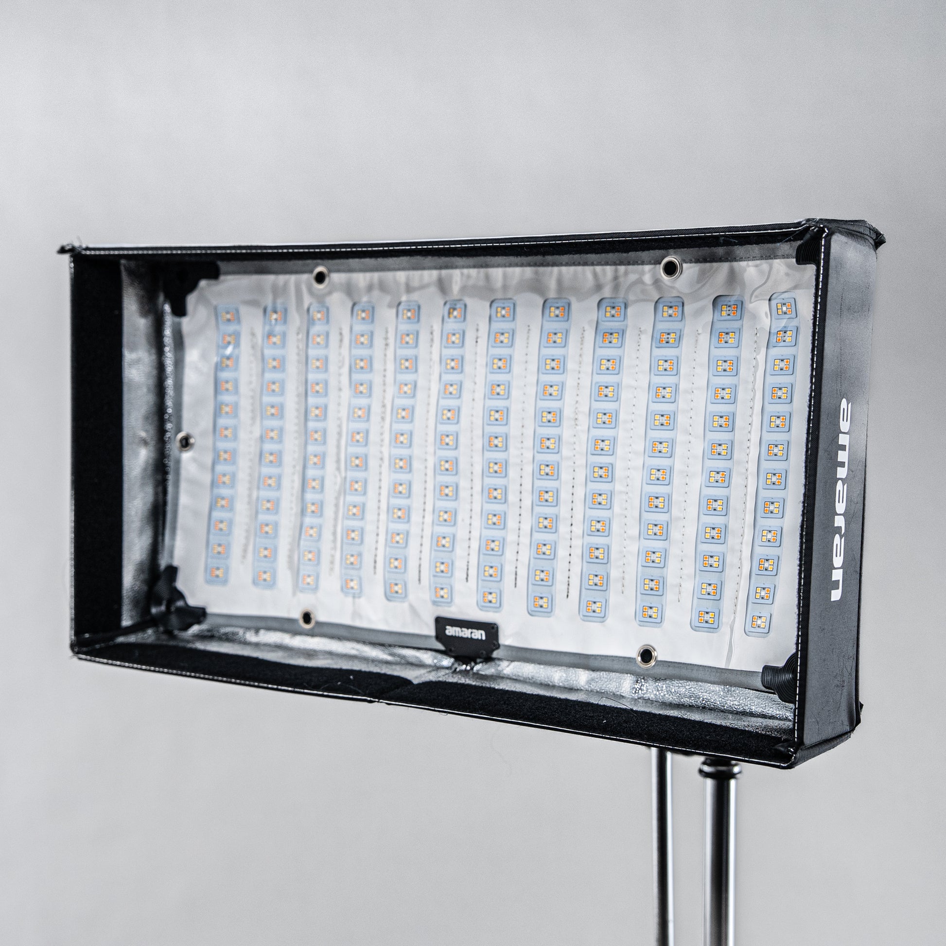 Aputure Amaran F21c 全彩 RGBWW 柔性 LED 布燈（Advance, Pro會員租用)