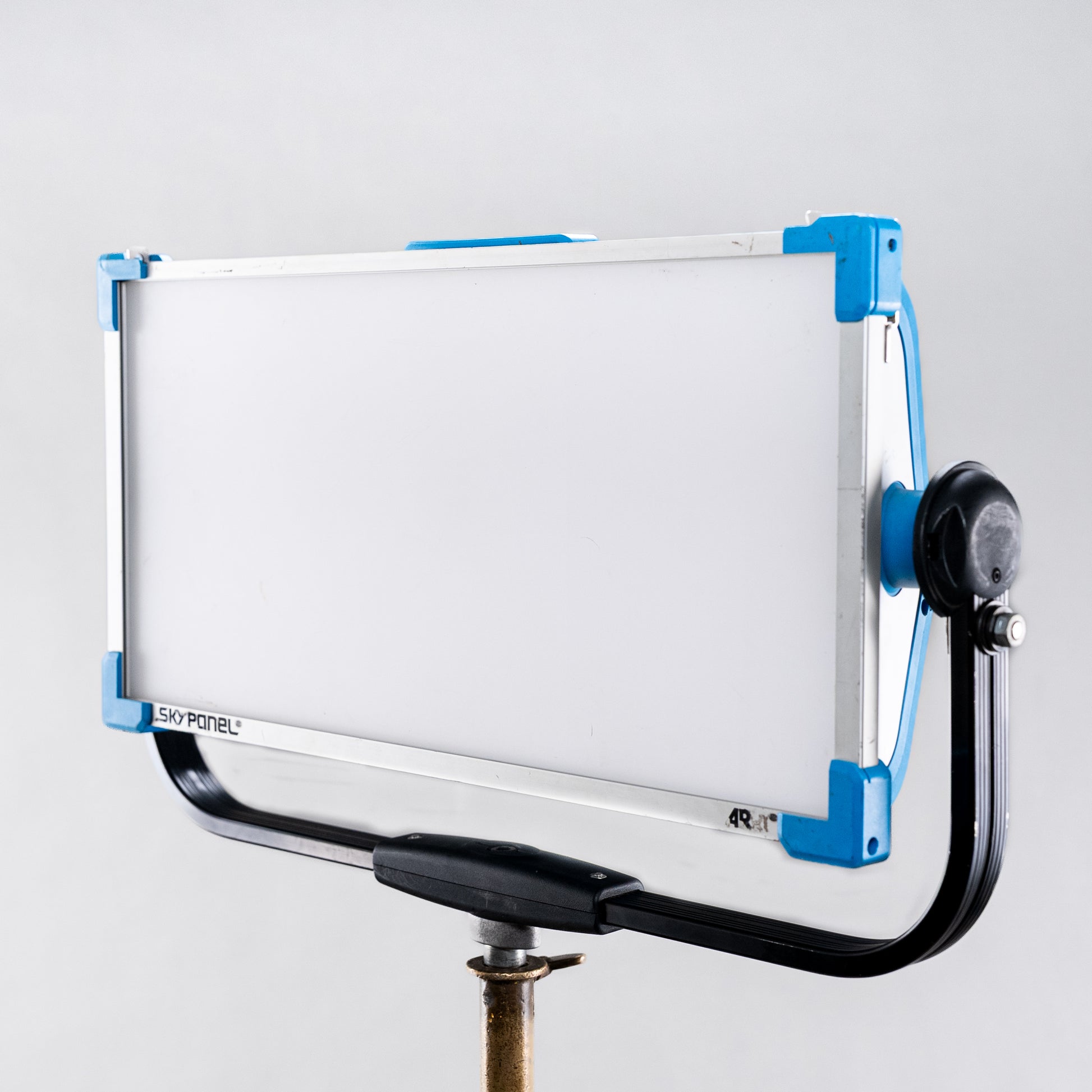 ARRI SkyPanel S60-C 專業全彩 LED 平板燈及專用變壓器套裝 (租用)